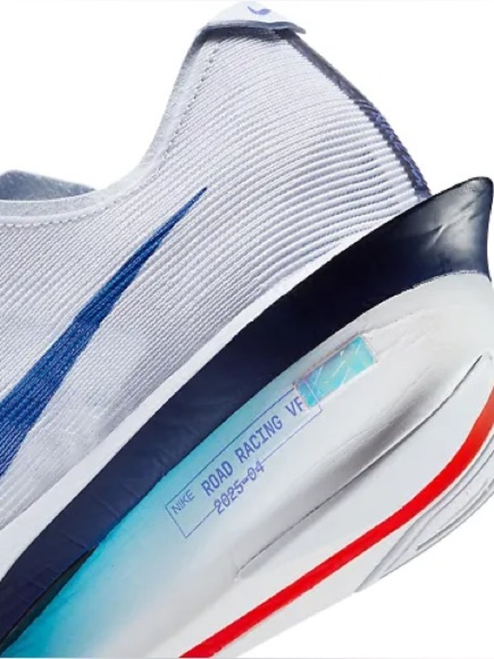 Nike Men’s Vaporfly 4 Featherweight Carbon Fiber Distance Running Sneakers main image 4